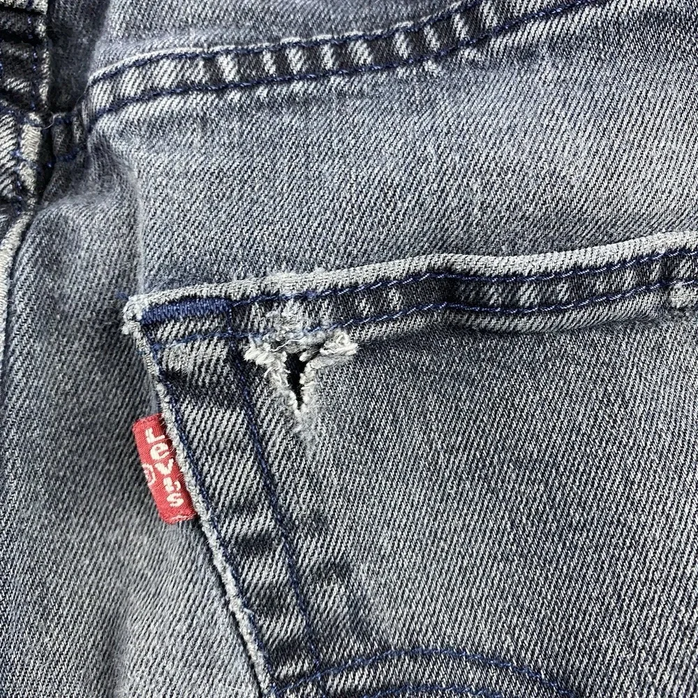 Levis 522‎ Tapered Leg Jeans Mens 31x29 Gray Mid Rise Distressed
